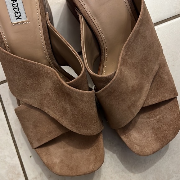 Level up Crossover strap Stud detail Open toe Platform sole High wedge heel - Picture 5 of 8